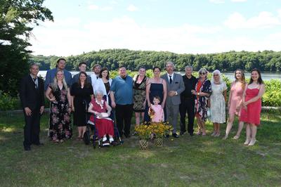 4a Mik Donna Wedding Family (01b) [PF]